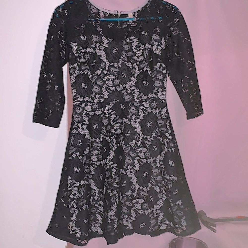 4/$20👕👗Beautiful black lace overlayed dress-S-with grey slip
